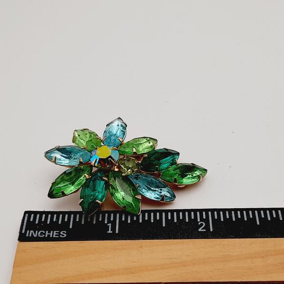 Vintage Floral Rhinestone Brooch – Green Blue Aurora Borealis, Gold Tone Pin - Picture 6 of 7
